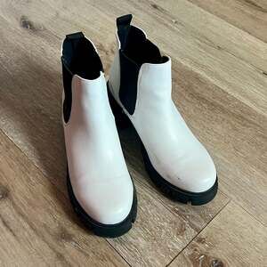 Soda Women's White Faux Leather Round Toe Chelsea High Top Platform Ankle Boot